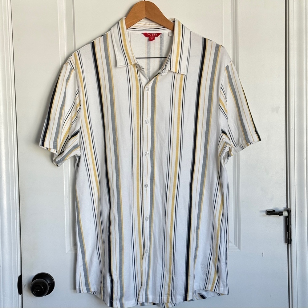 Guess Los Angeles Men’s Short Sleeve Button Front Shirt Size Large